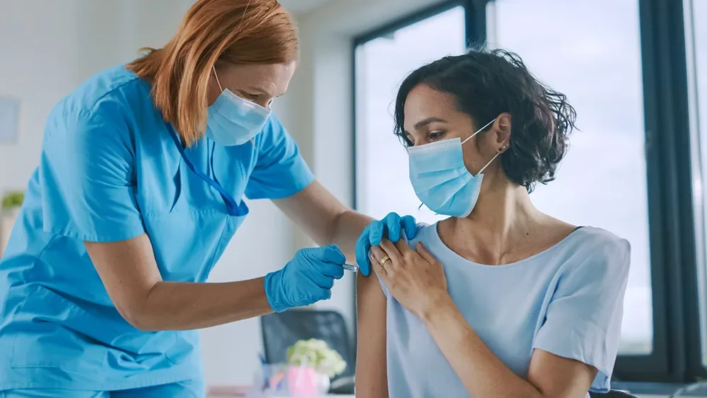 10%2FWoman-Nurse-Vaccine-Mask-Covid-19-Coronavirus.webp 10%2FWoman-Nurse-Vaccine-Mask-Covid-19-Coronavirus.webp